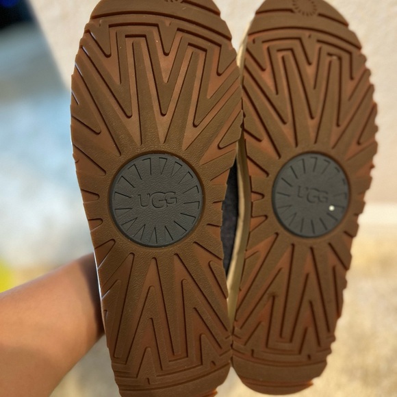 UGG - Picture 8 of 10